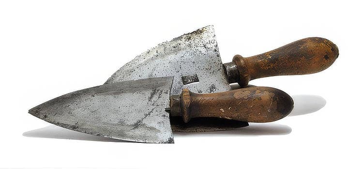 The double-bladed knives with wooden handles were made especially for us.